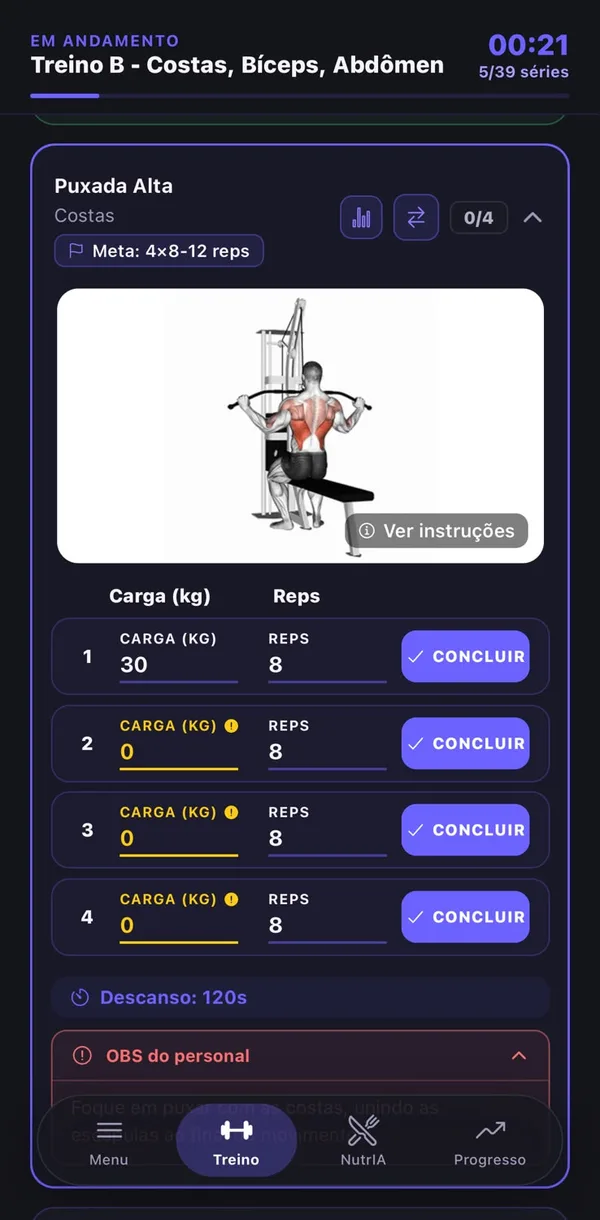 Treino em andamento no app do aluno: puxada alta com GIF, meta e séries